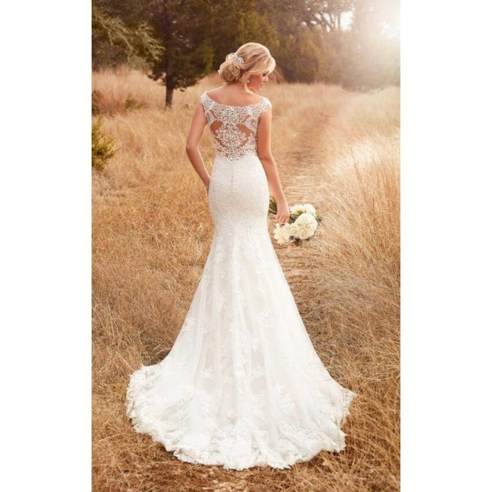 ESSENCE of AUSTRALIA "D2322" - Wedding Dress